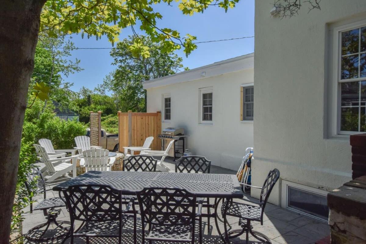 Centrally Located W Patio Fire Pit