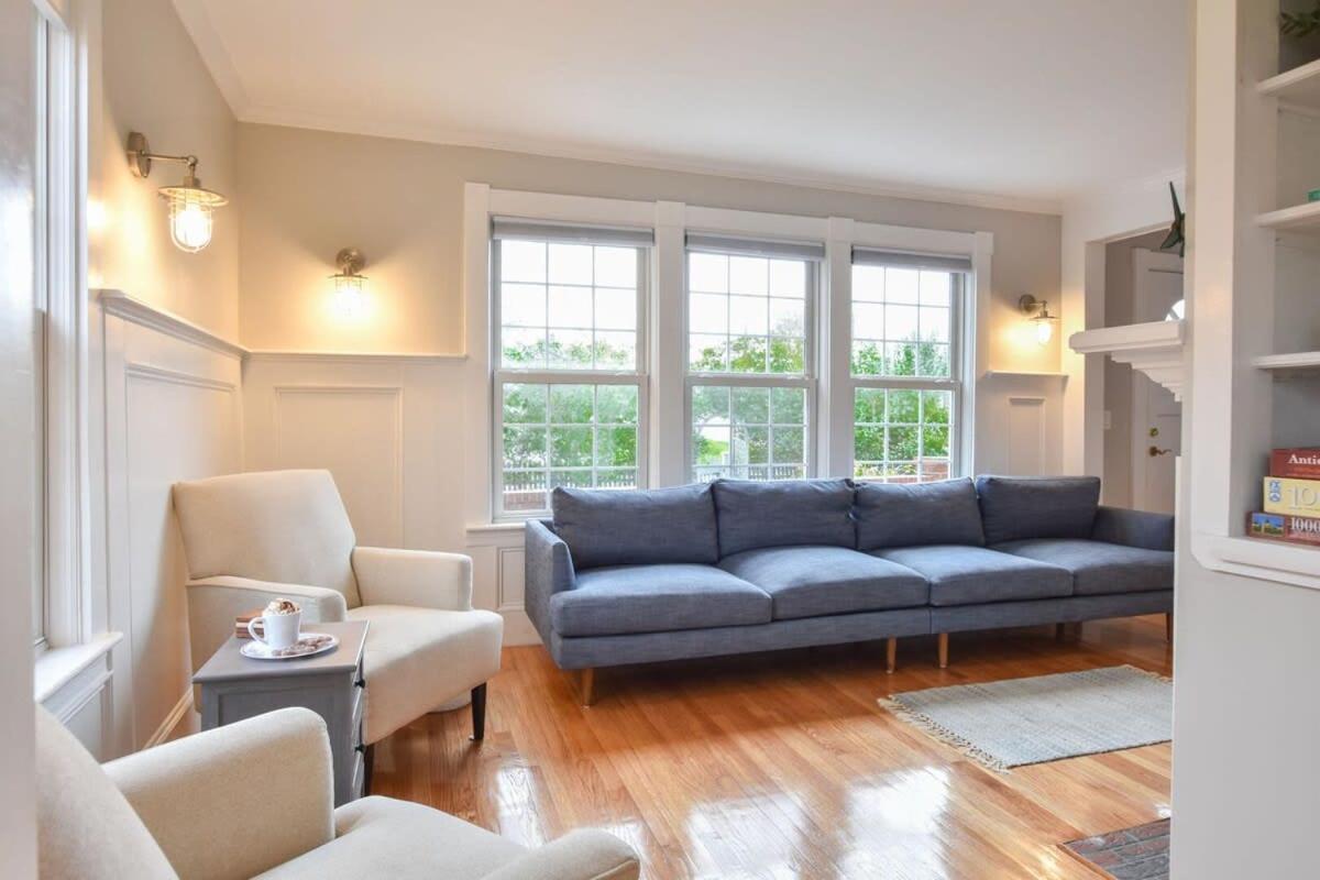 Holiday home Centrally Located W Patio Fire Pit *
