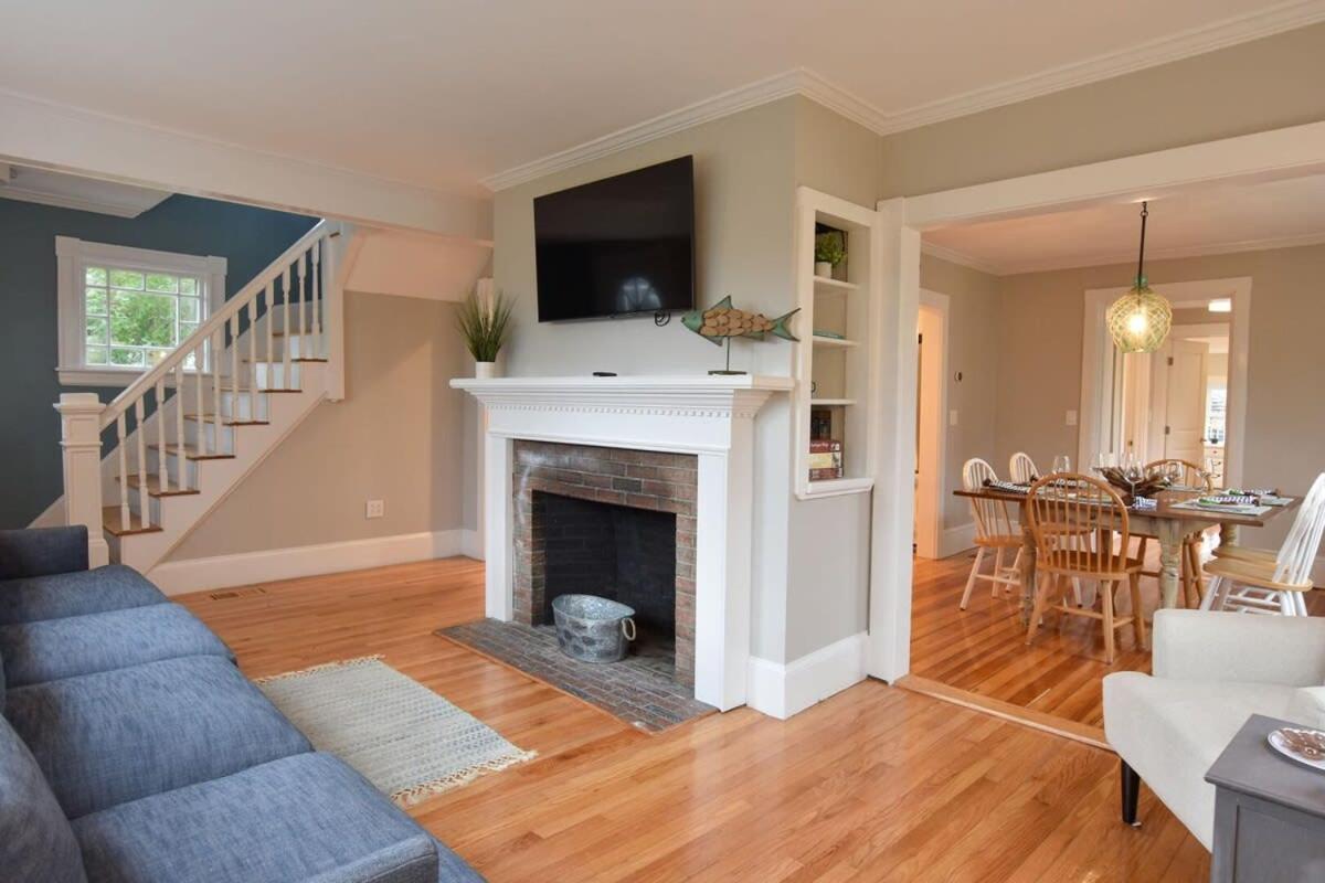 Holiday home Centrally Located W Patio Fire Pit Chatham