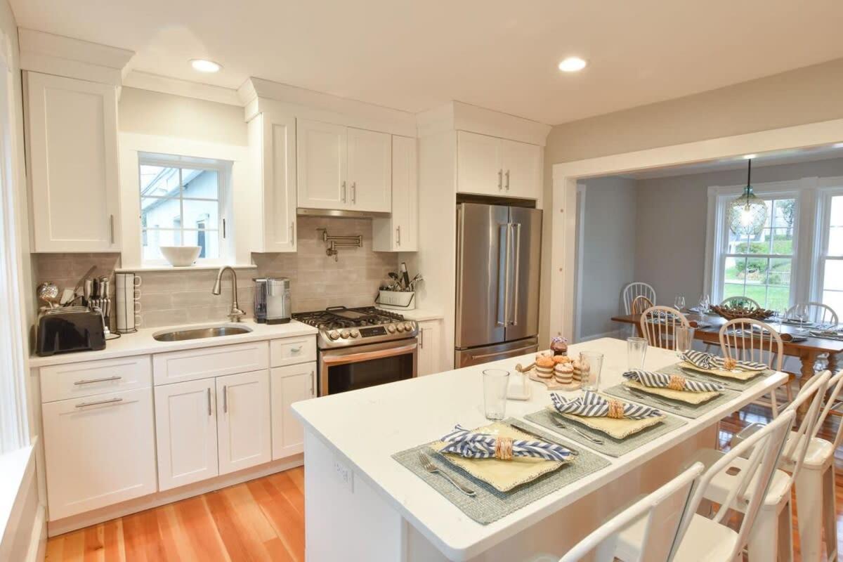 Holiday home Centrally Located W Patio Fire Pit *