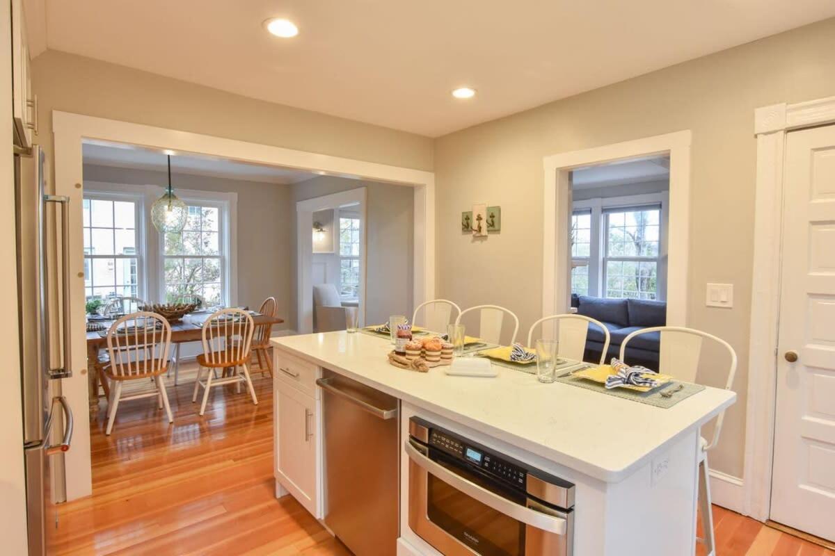 Centrally Located W Patio Fire Pit * Chatham