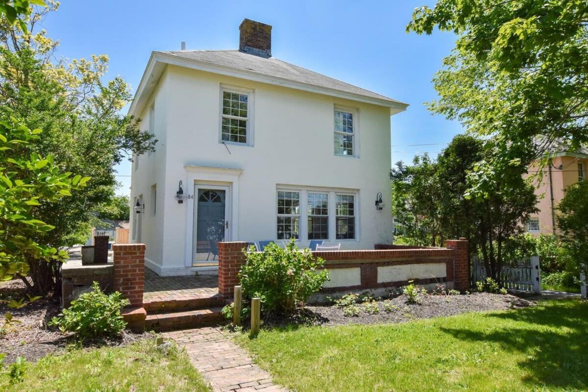 Holiday home Centrally Located W Patio Fire Pit *
