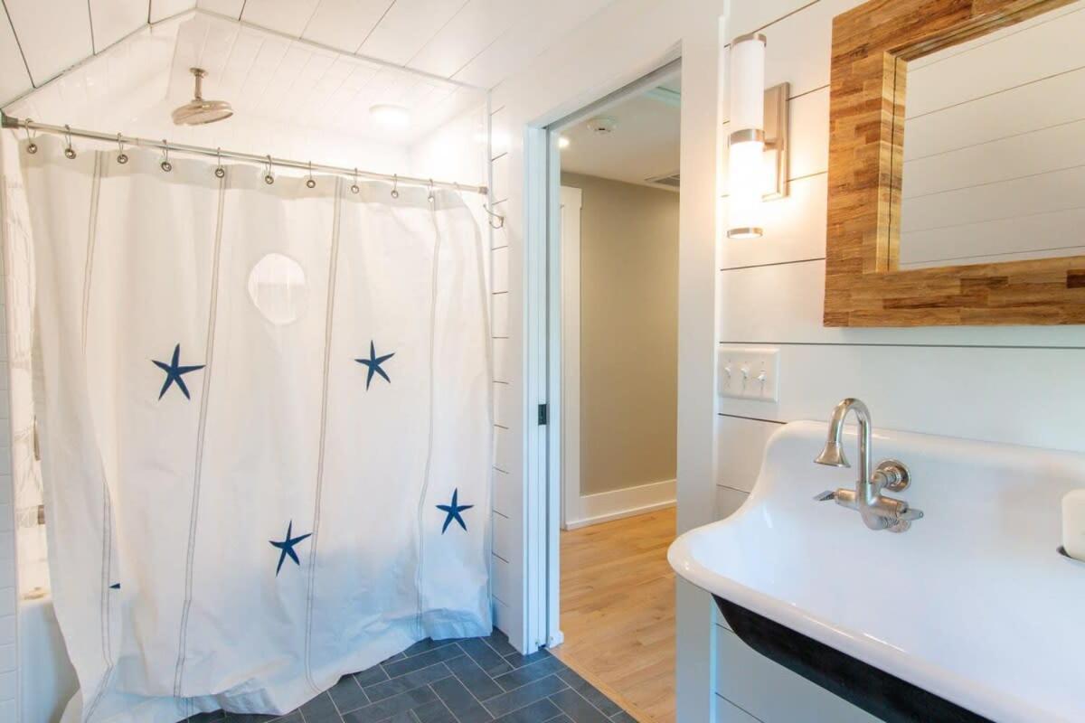 Walk To Ryder Cove Wet Bar & Hot Tub Holiday home *