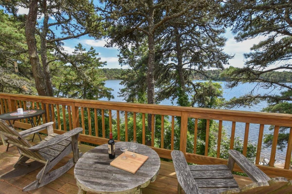 Amazing Location Lakefront Waterside Deck Holiday home