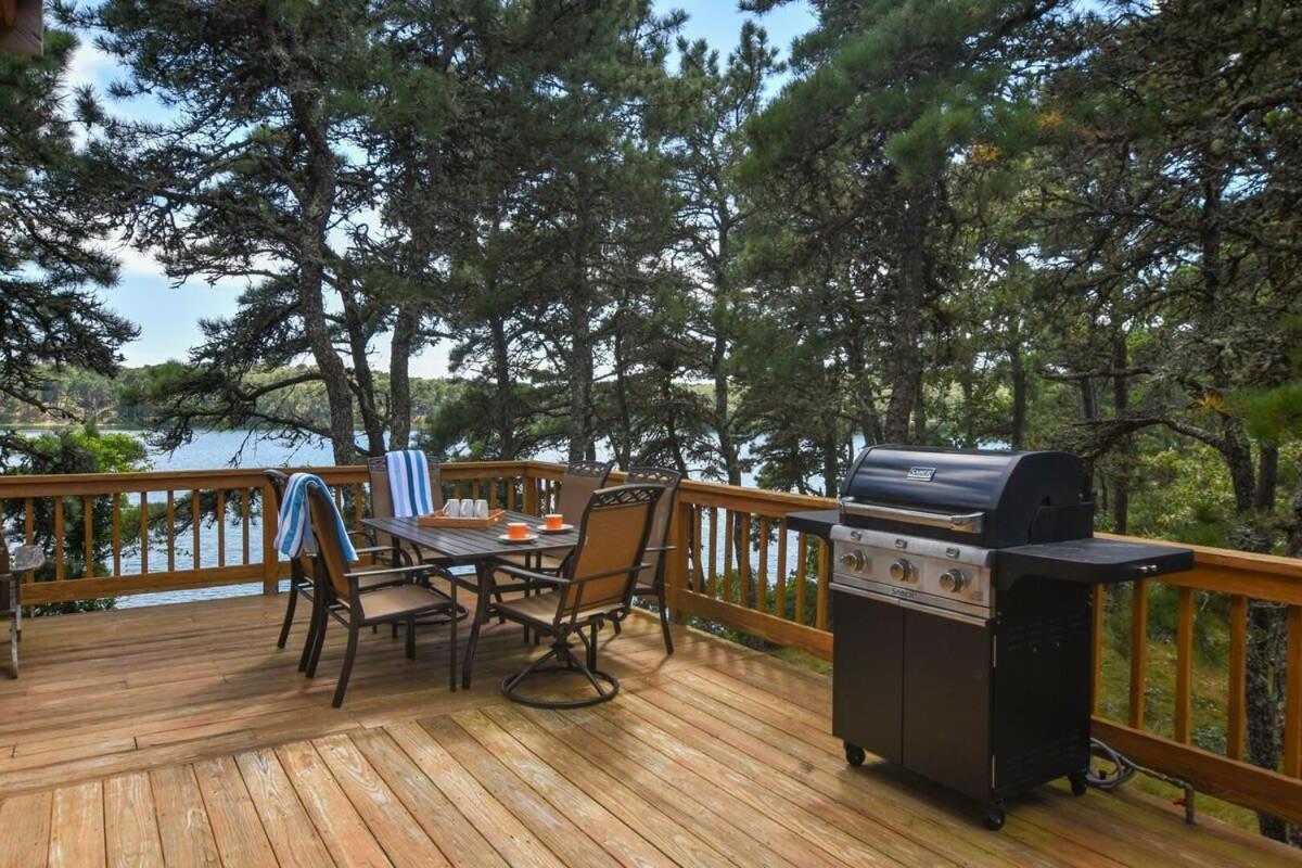 Amazing Location Lakefront Waterside Deck * Chatham