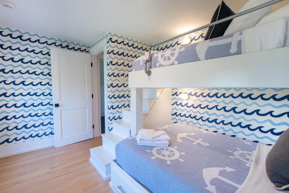 Walk To Ryder Cove Wet Bar & Hot Tub Holiday home *