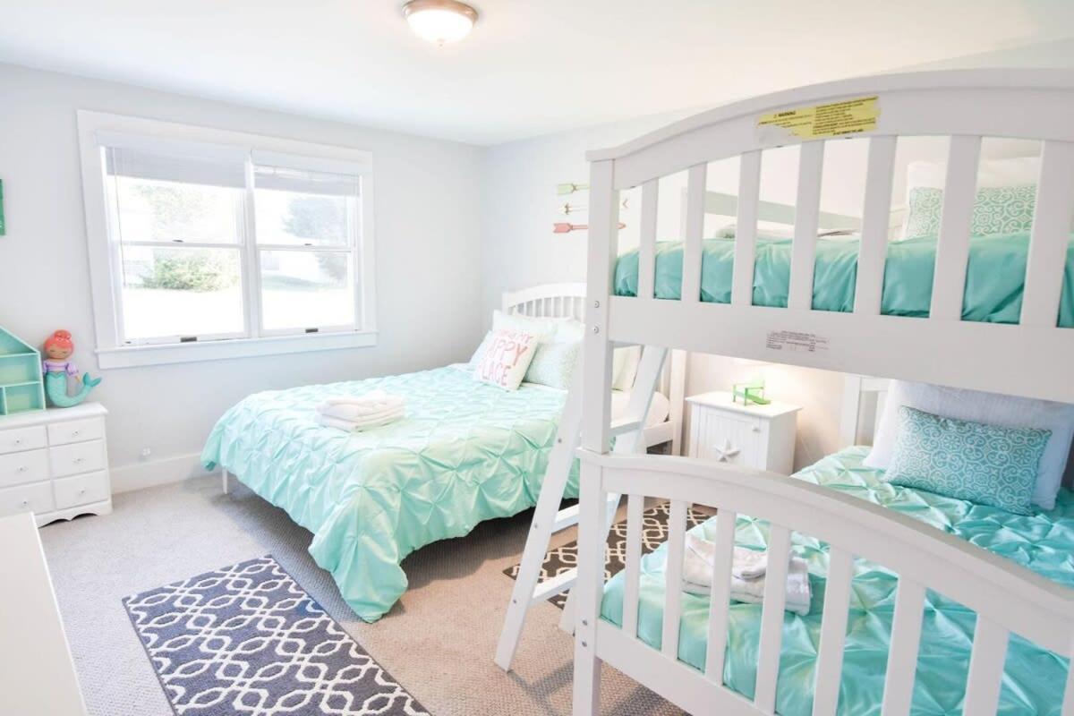 Wrap-around Porch Mins To *