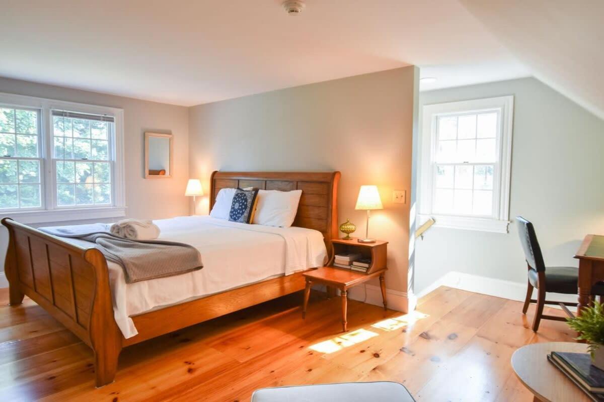 1 Mile From Downtown Walk To Pier Holiday home Chatham