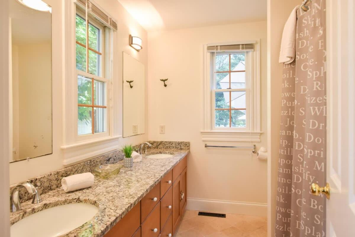 1 Mile From Downtown Walk To Pier Holiday home