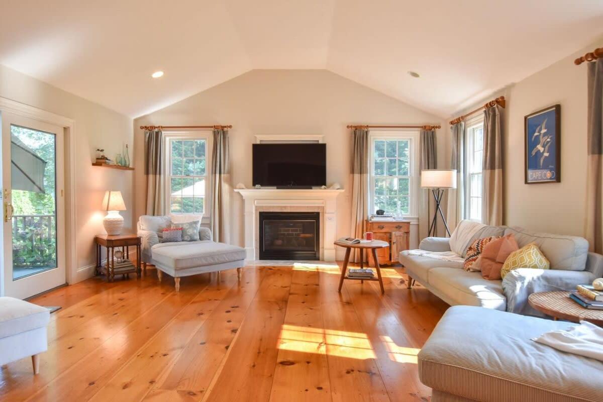 1 Mile From Downtown Walk To Pier Holiday home