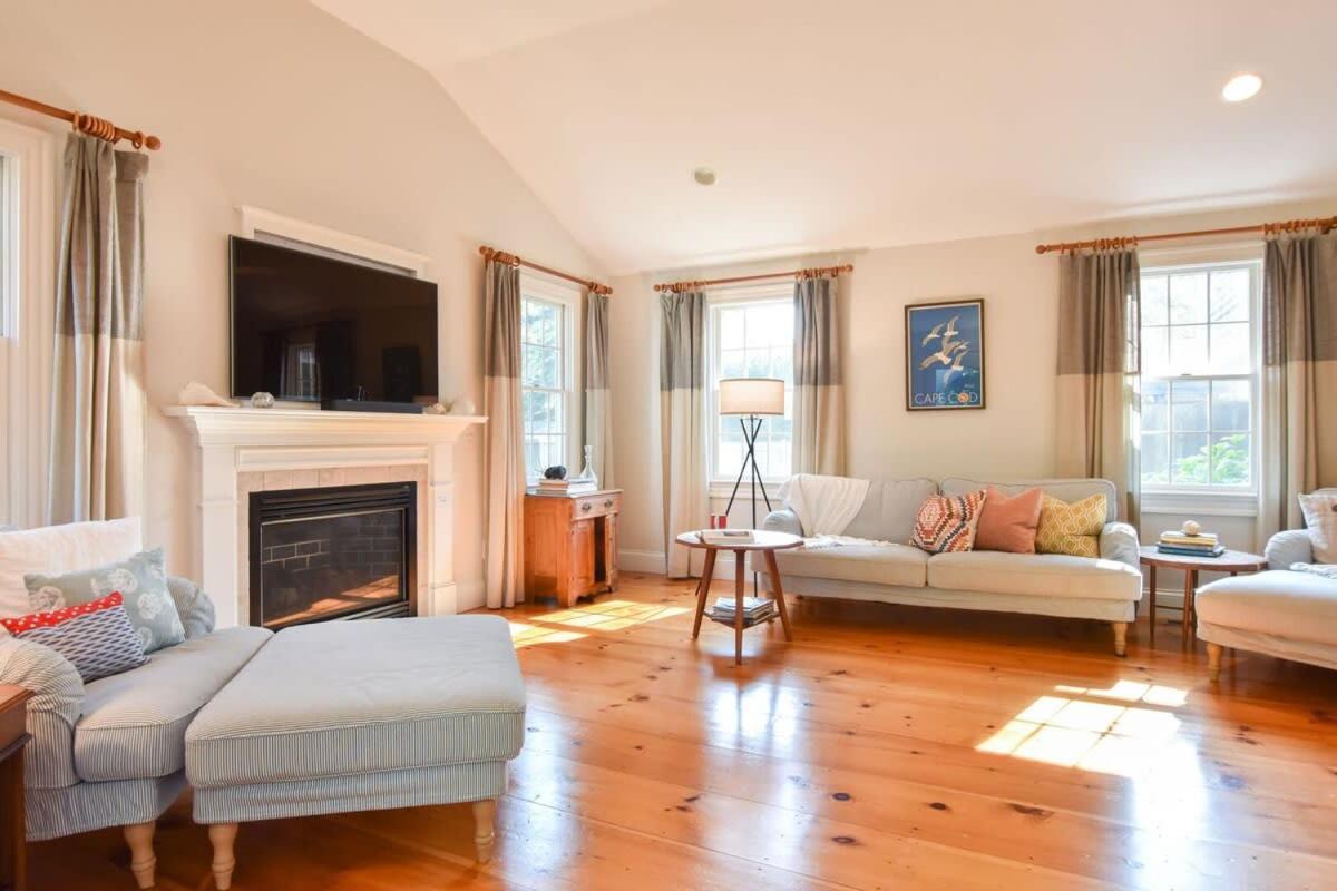 Holiday home 1 Mile From Downtown Walk To Pier Chatham