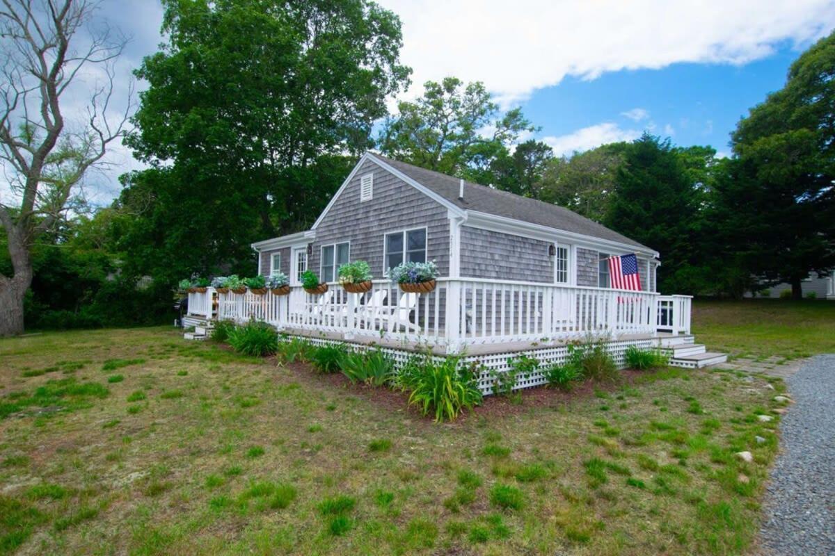 Wrap-around Porch Mins To Holiday home *