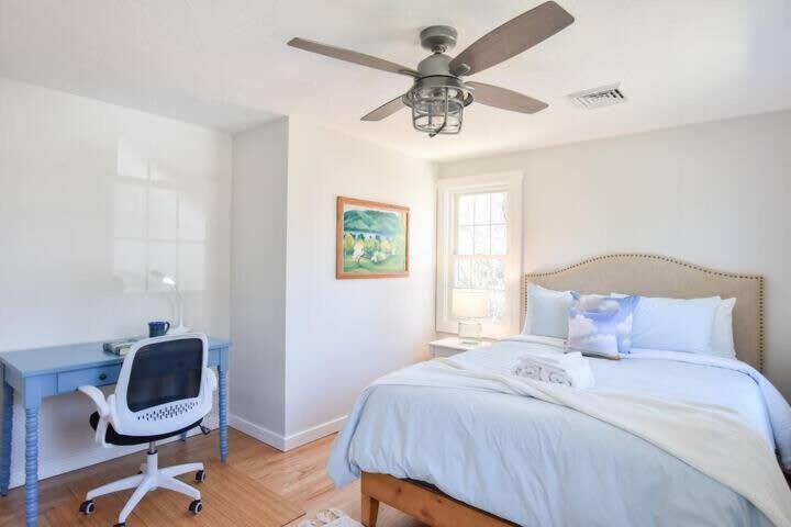 Holiday home Fully Updated W Great Outdoor Space