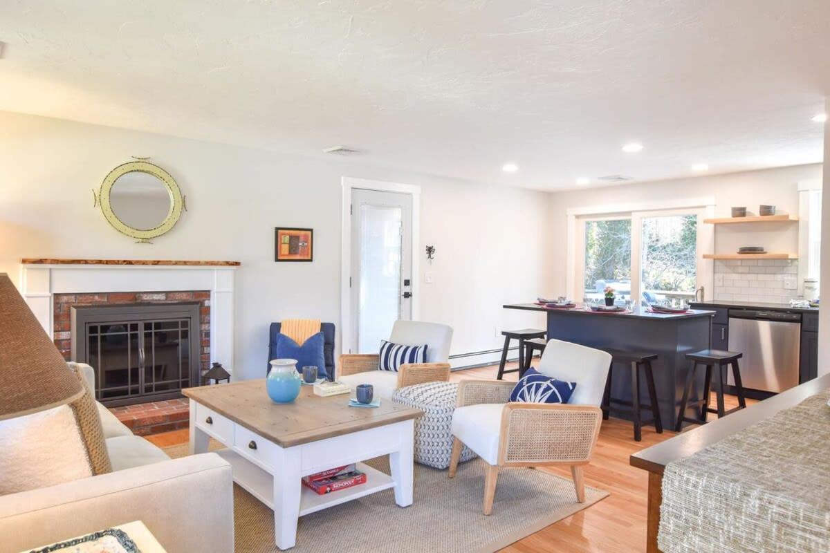 Fully Updated W Great Outdoor Space * Chatham