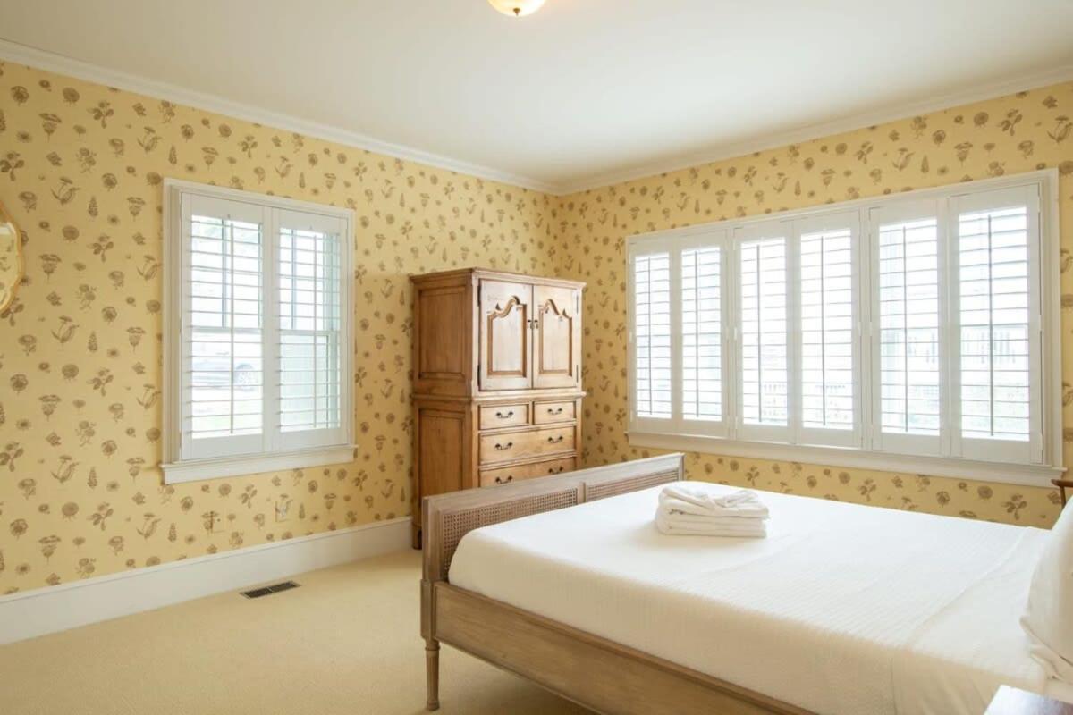 Elegant Steps To Hardings Dog Friendly