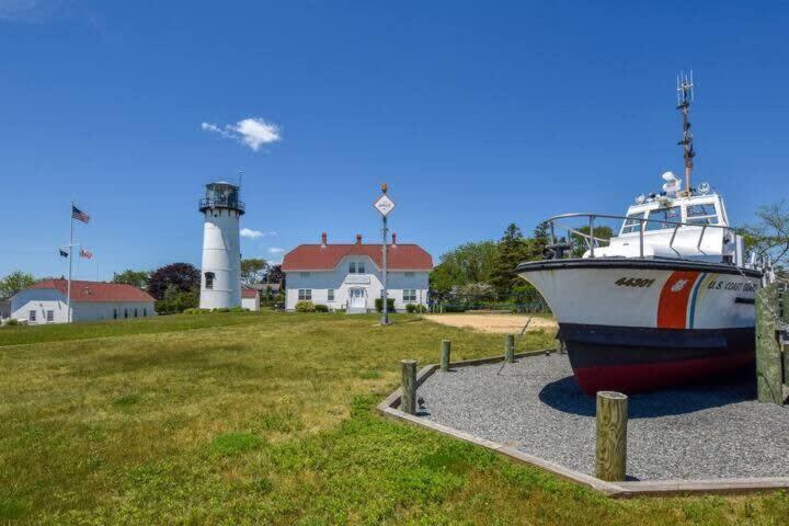 Quintessential Cape Directly On The Cape Cod Rail Dog Friendly