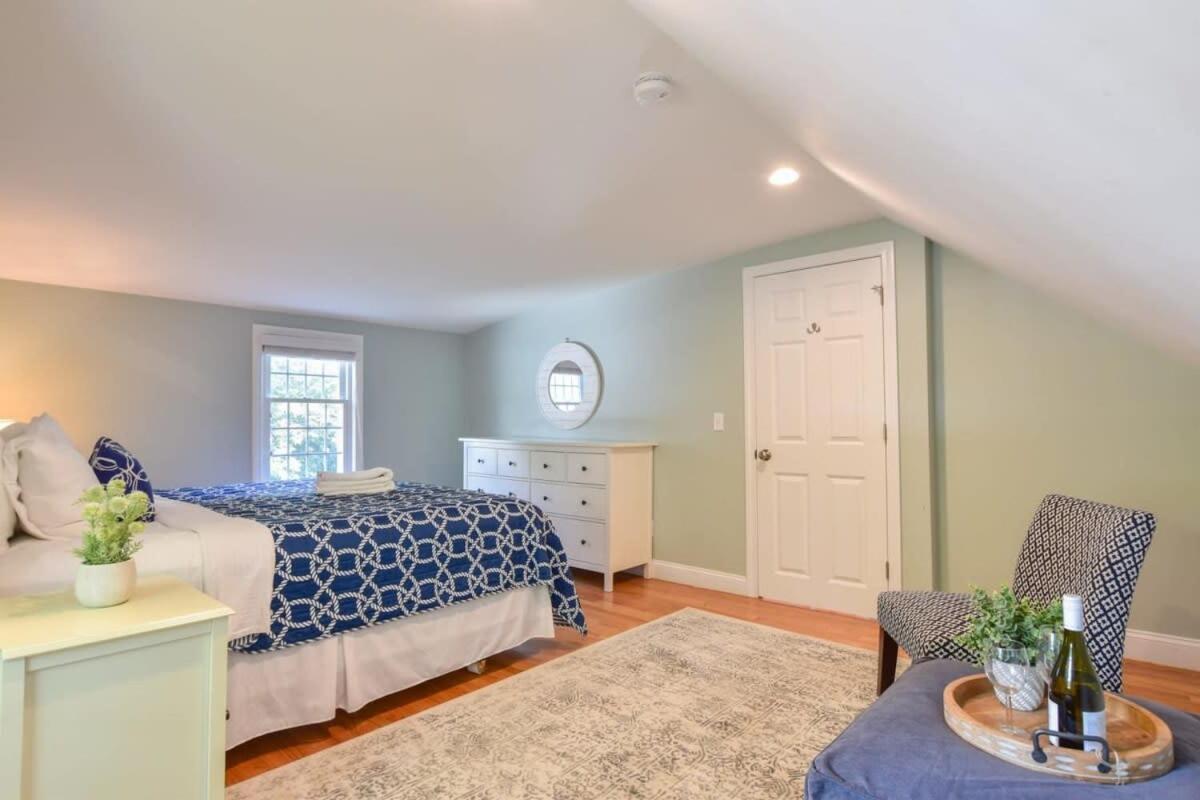 Quintessential Cape Directly On The Cape Cod Rail Dog Friendly