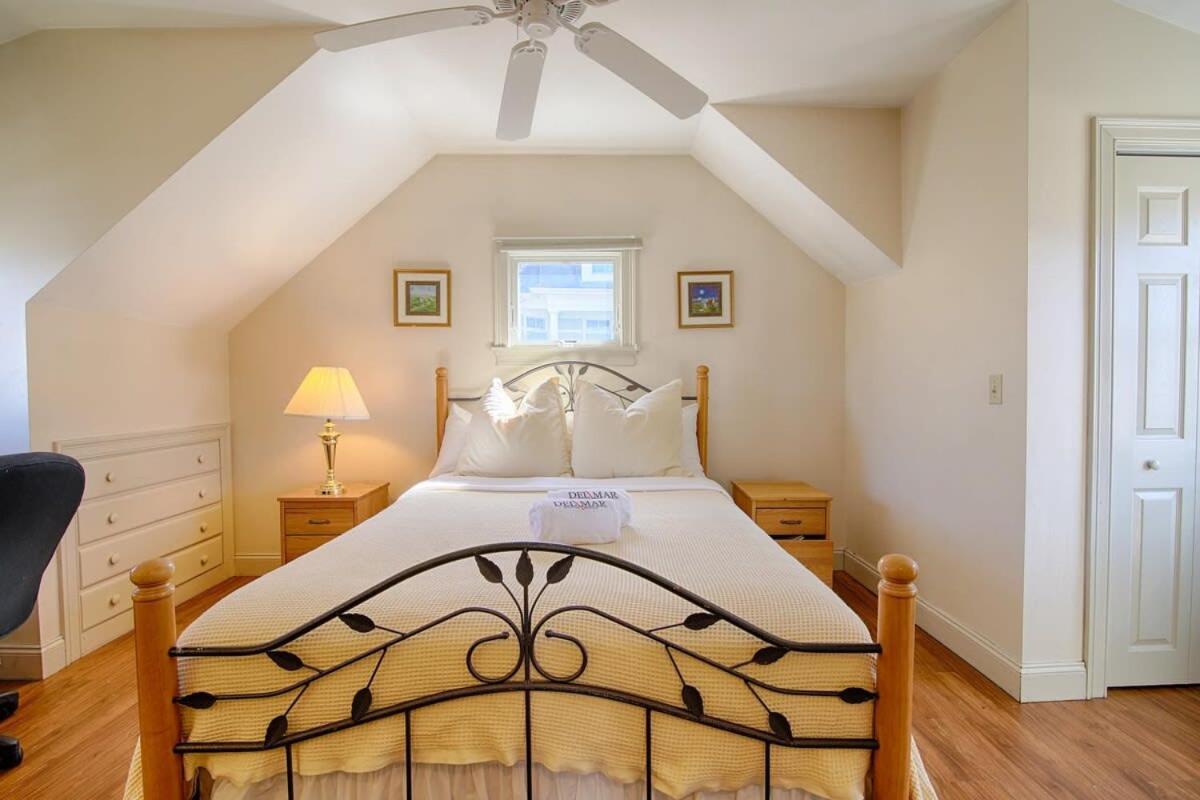Walk To Main St And Oyster Pond In Holiday home *