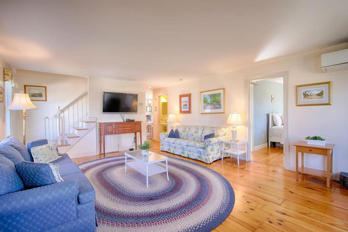 Walk To Main St And Oyster Pond In Holiday home Chatham