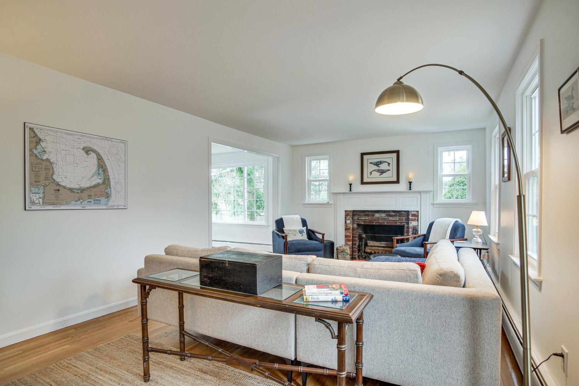 Cape Cod Near Bike Trail, 1 Mile To Beach! Holiday home Chatham