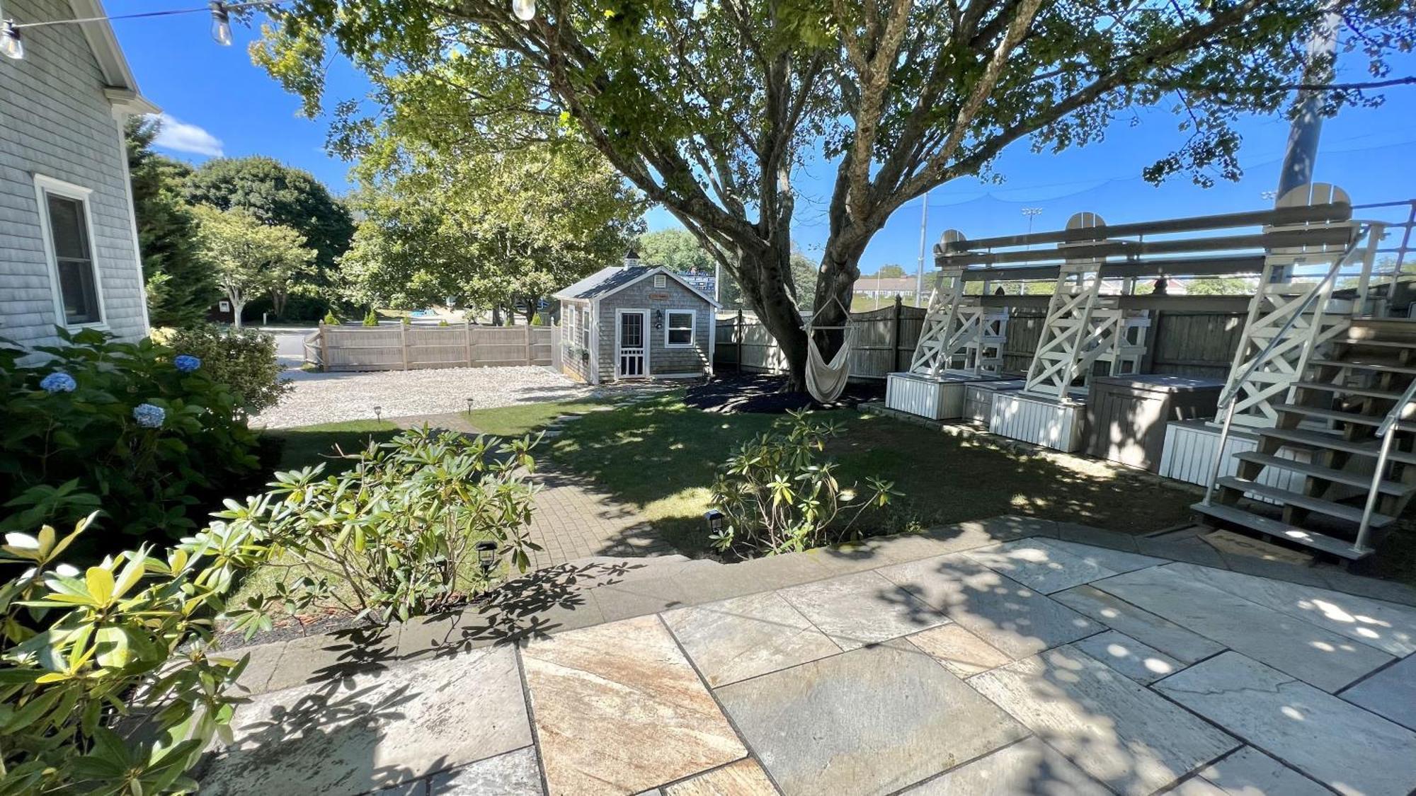 Holiday home Downtown Walk To Amenities: 4 Bedroom+ *