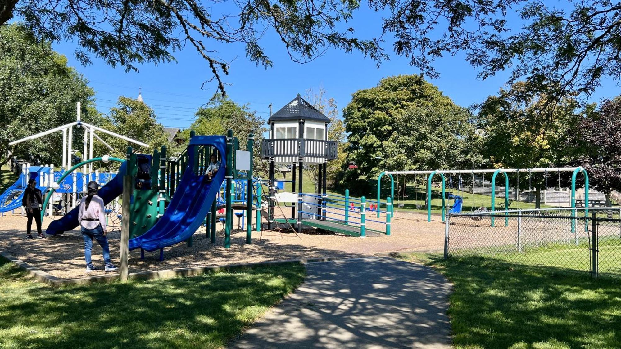 Holiday home Downtown Walk To Amenities: 4 Bedroom+
