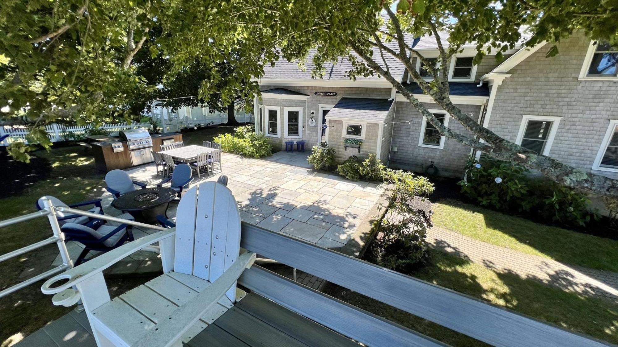 Downtown Walk To Amenities: 4 Bedroom+ * Chatham
