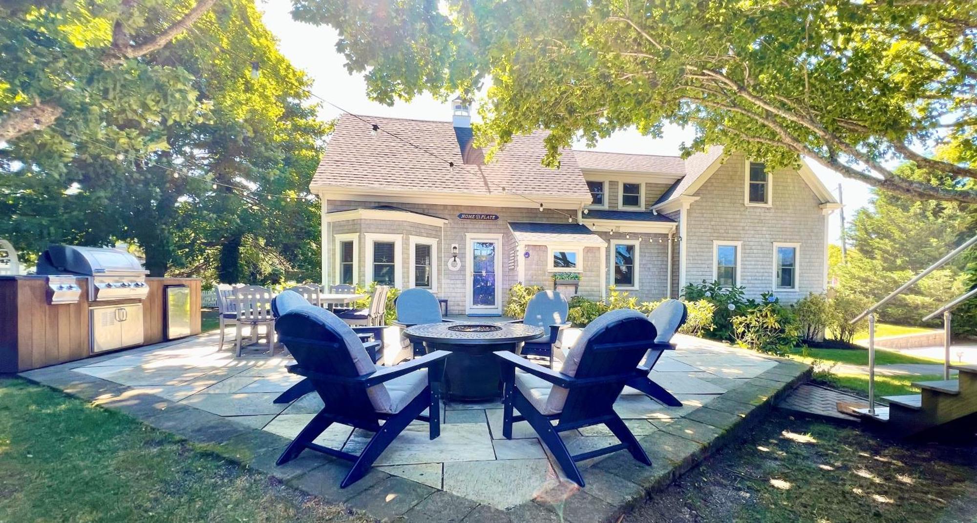 Holiday home Downtown Walk To Amenities: 4 Bedroom+ *