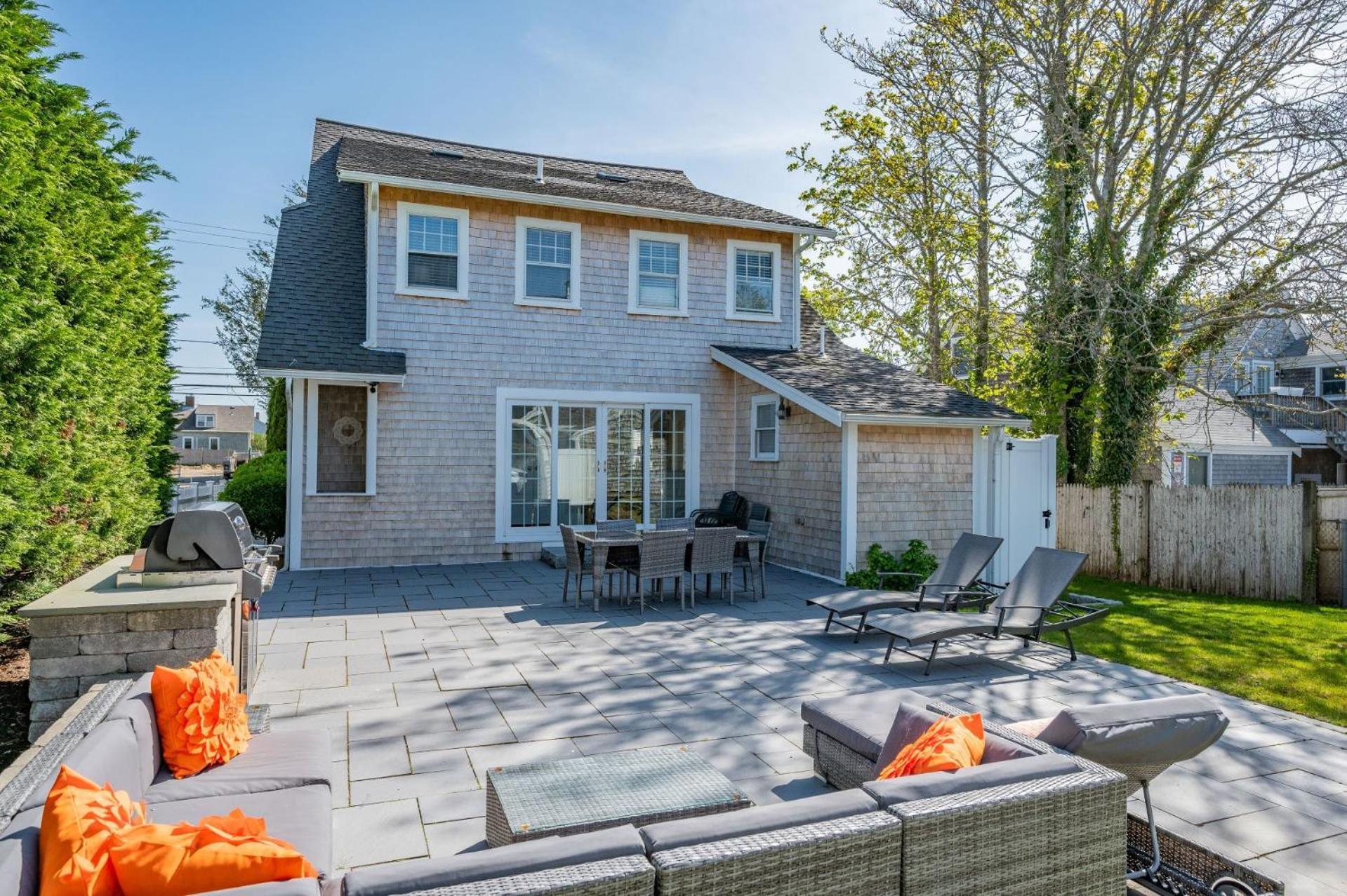 388 Main Street Cape Cod - - The Priscilla House * Chatham