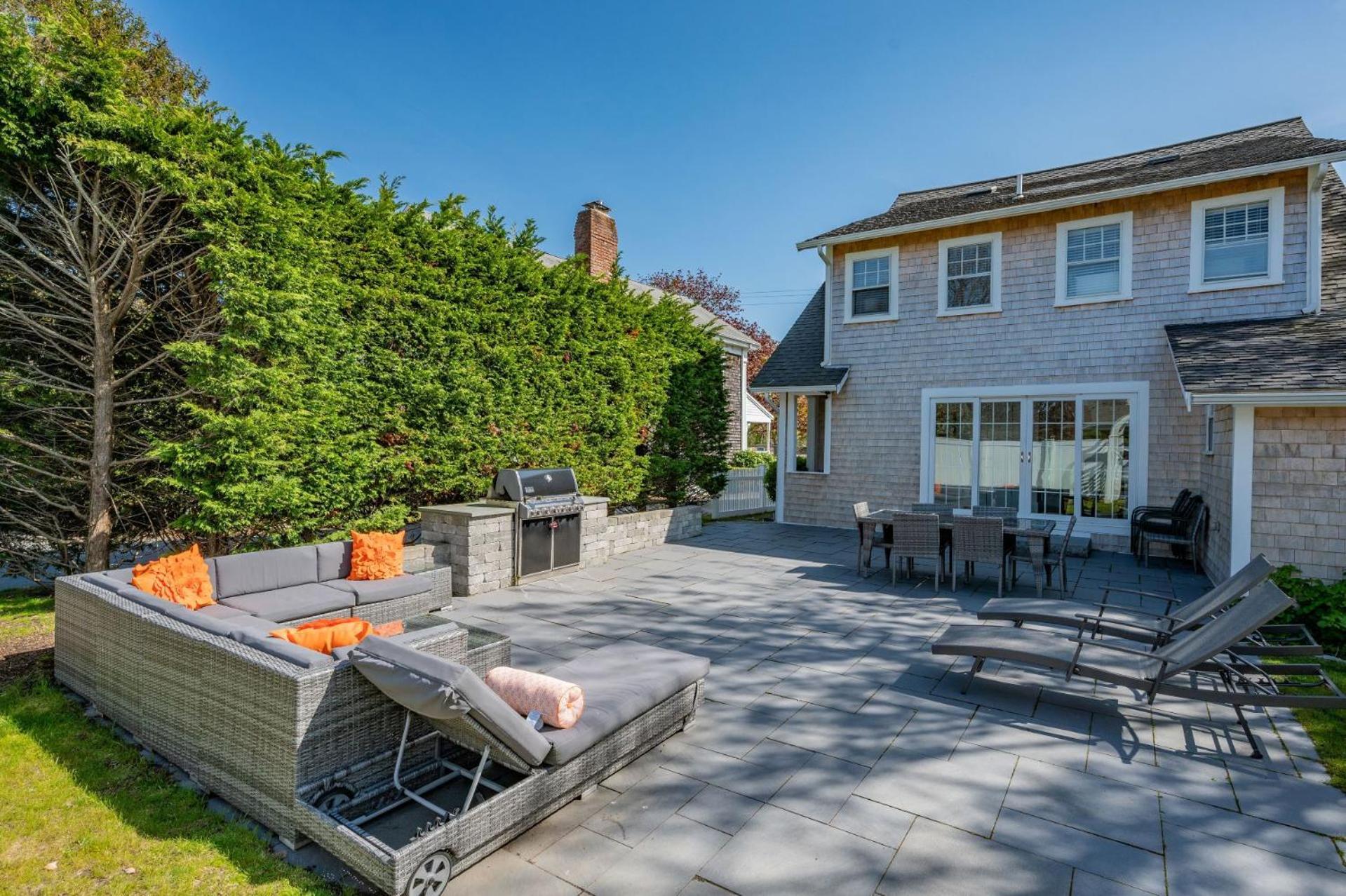 388 Main Street Cape Cod - - The Priscilla House *