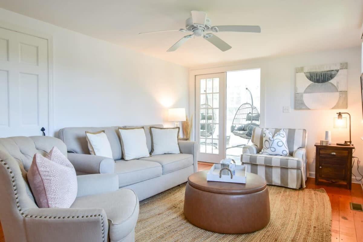 Roof Deck, Walk To Forest Beach, Fire Pit! Holiday home