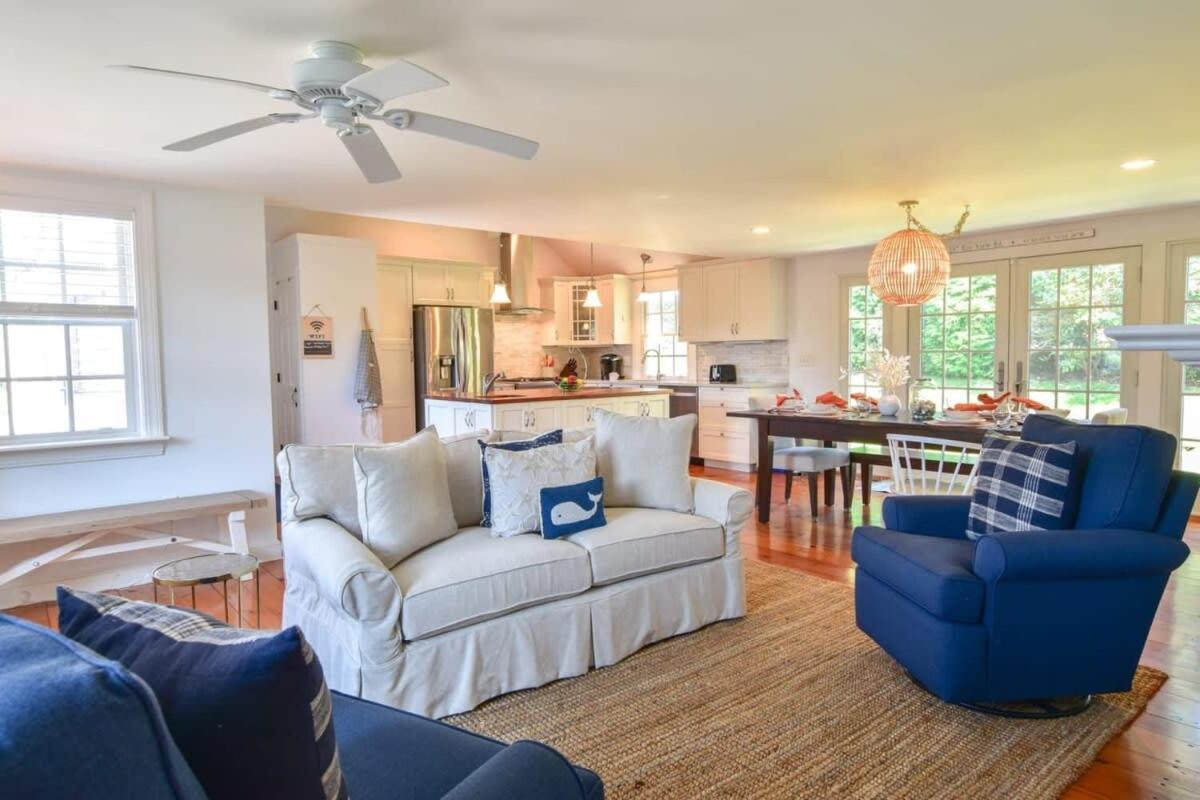 Roof Deck, Walk To Forest Beach, Fire Pit! Holiday home Chatham