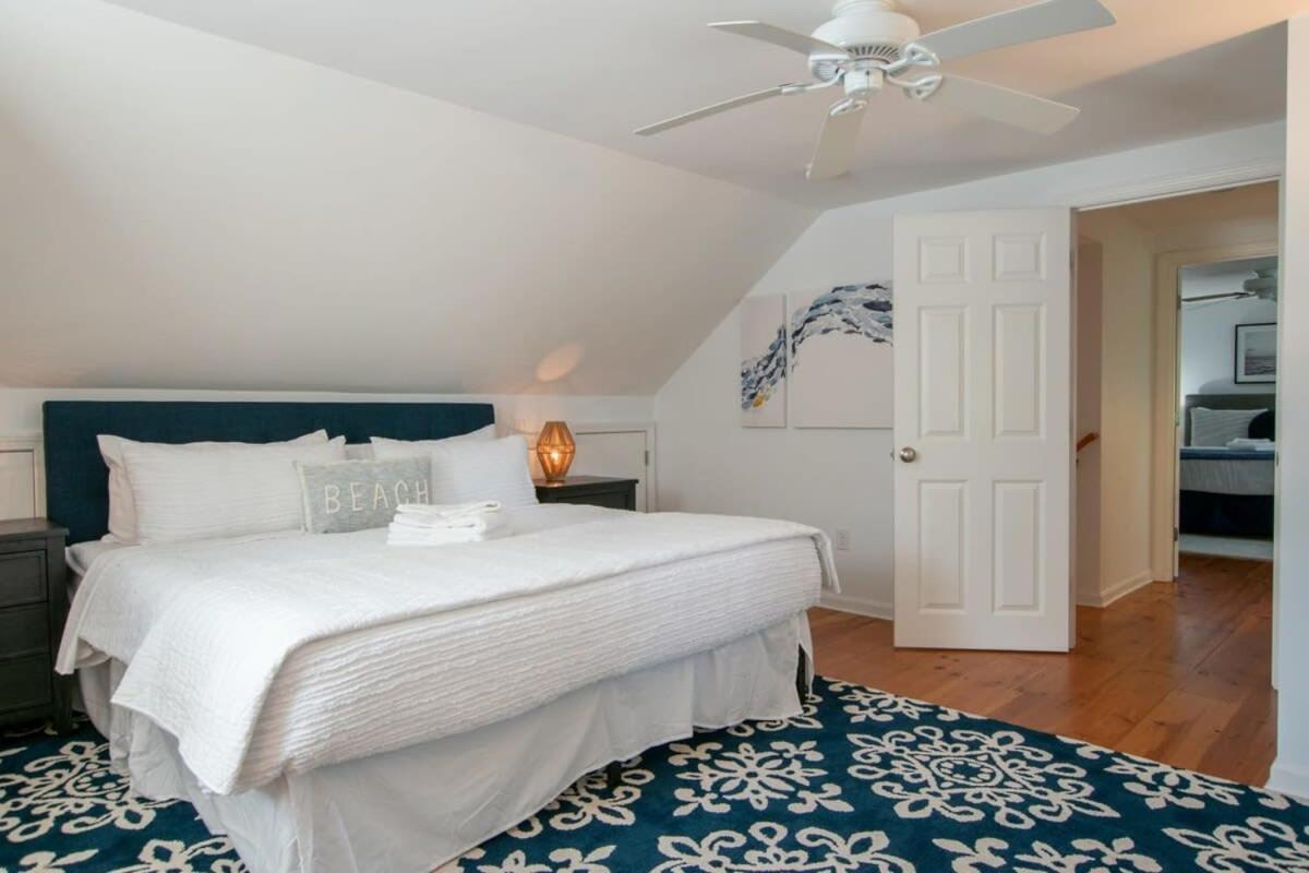 Holiday home Roof Deck, Walk To Forest Beach, Fire Pit! Chatham