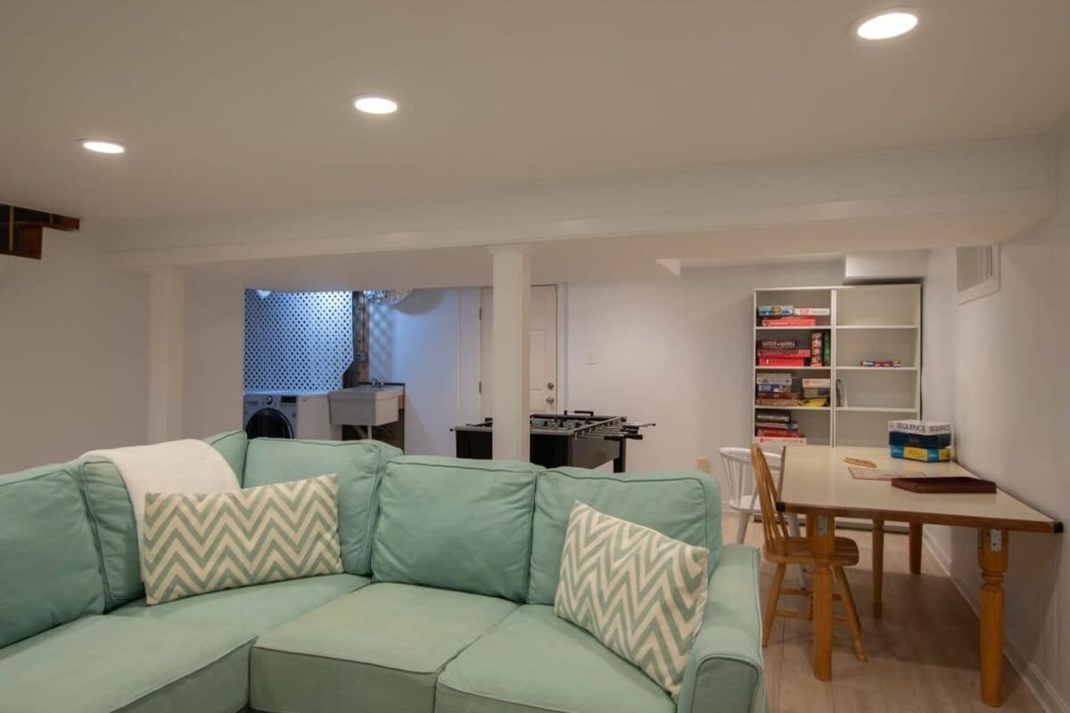 Holiday home Roof Deck, Walk To Forest Beach, Fire Pit! Chatham