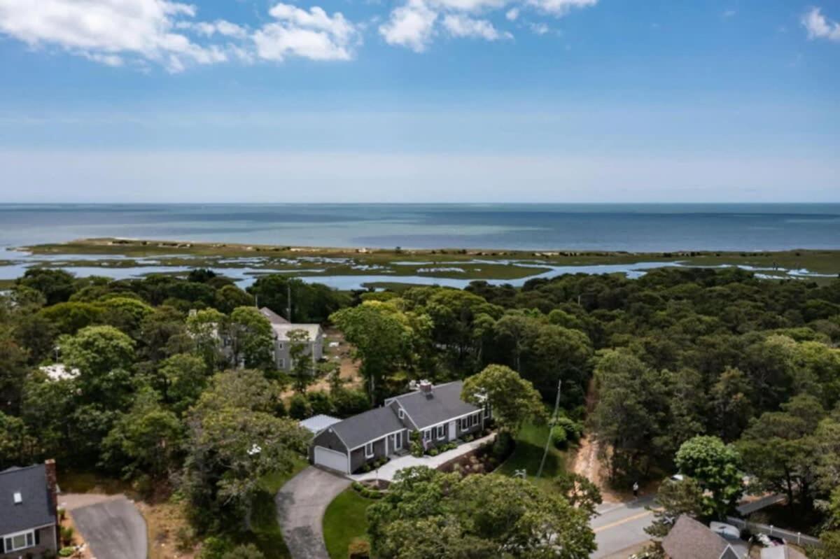 Roof Deck, Walk To Forest Beach, Fire Pit! Holiday home *