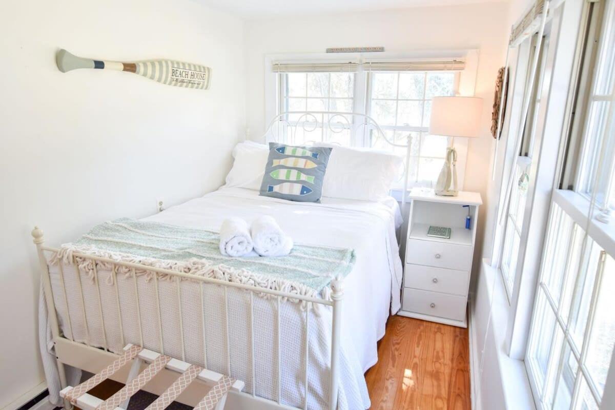 Holiday home Lovely Minutes From In *