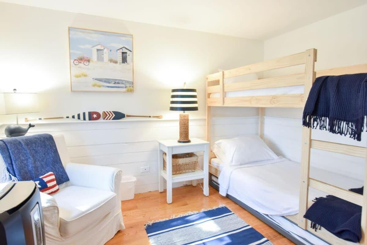 Holiday home Lovely Minutes From In