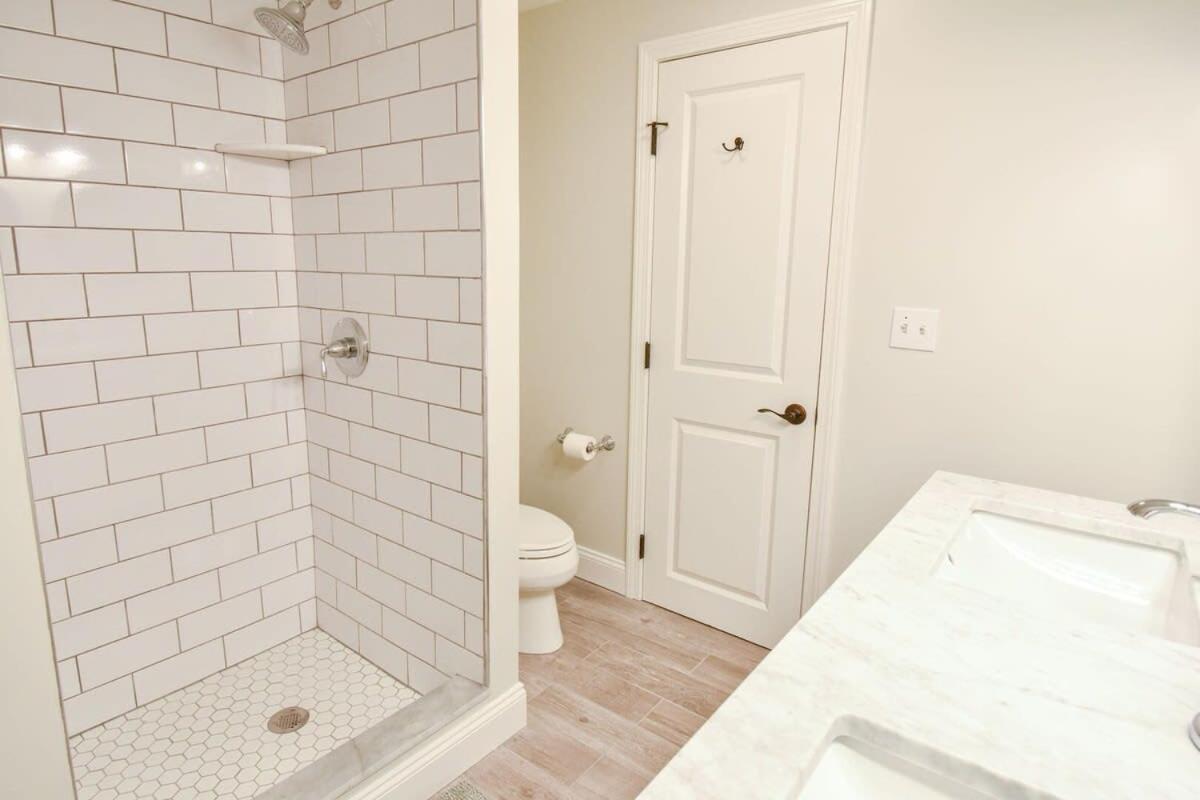 Newly Renovated Modern Pond Access Holiday home Chatham