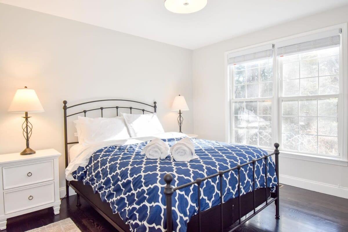 Newly Renovated Modern Pond Access Holiday home