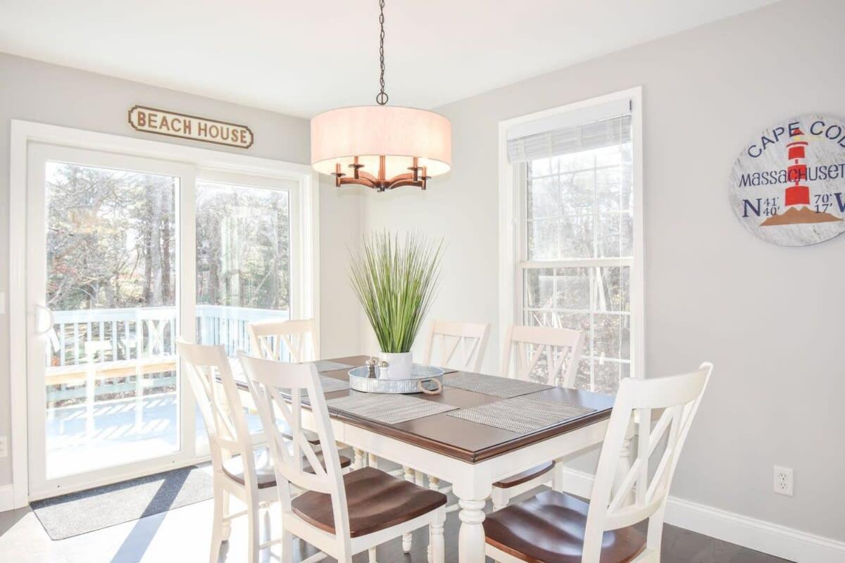 Newly Renovated Modern Pond Access Holiday home *