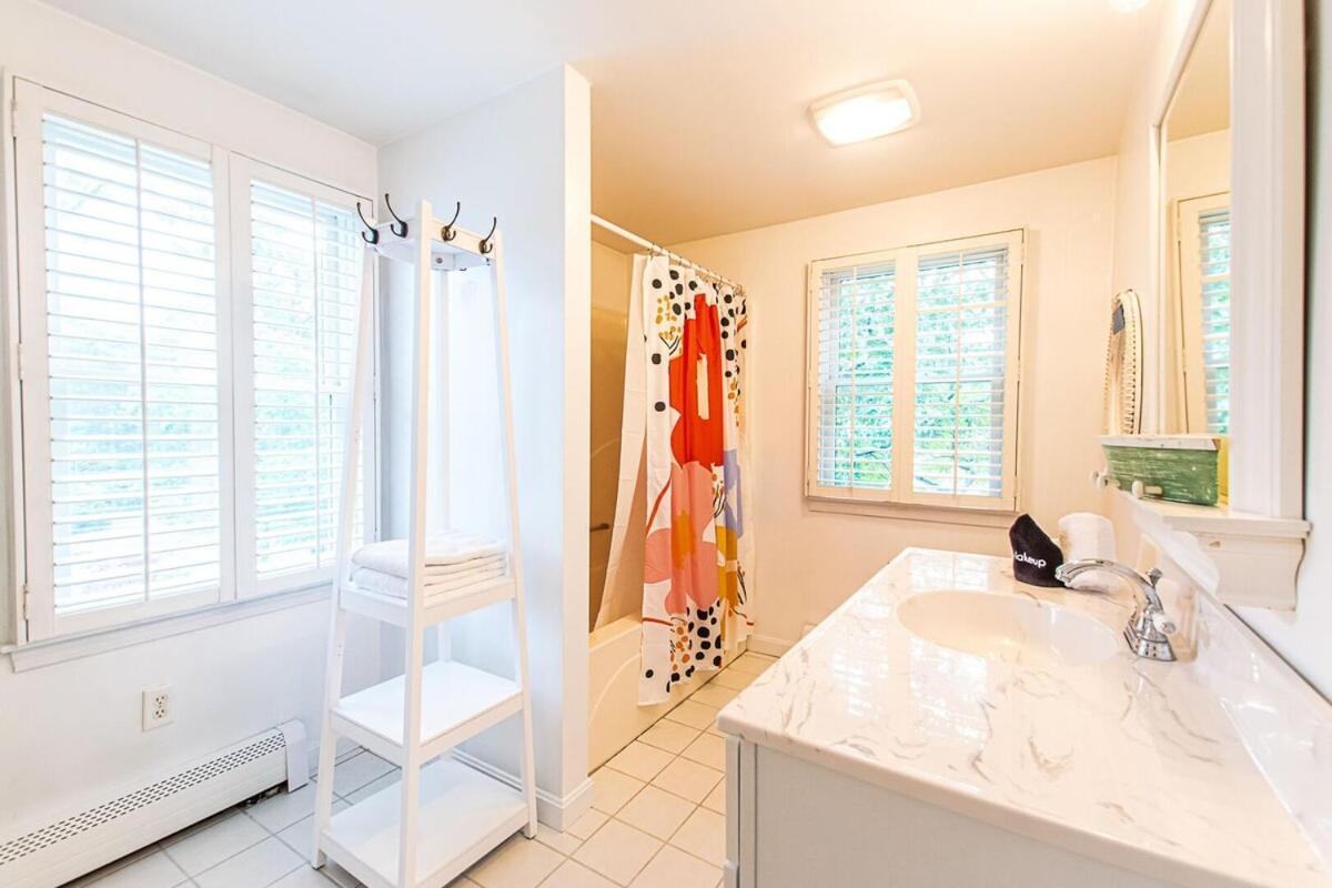 Close To Bike Path 1 Mile To Beaches Holiday home