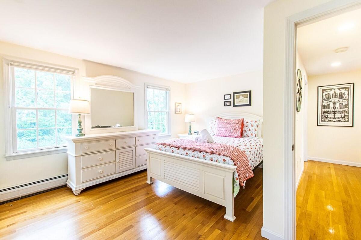 Close To Bike Path 1 Mile To Beaches Chatham