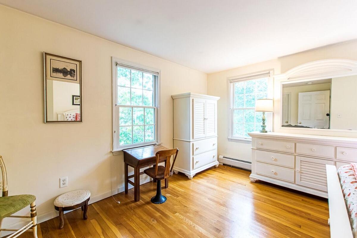 Close To Bike Path 1 Mile To Beaches *