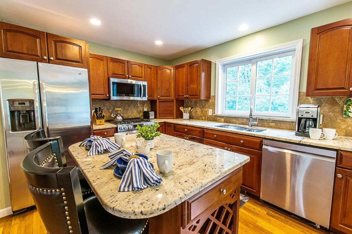 Close To Bike Path 1 Mile To Beaches * Chatham