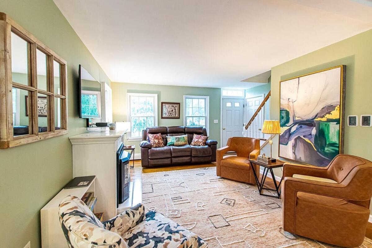 Close To Bike Path 1 Mile To Beaches Holiday home *