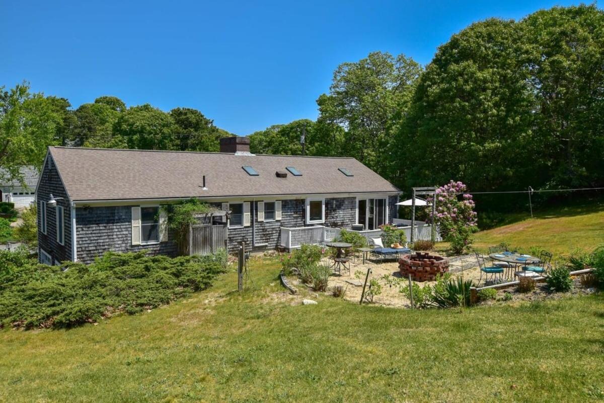Large W Fire Pit And Dogs Welcome Holiday home Chatham