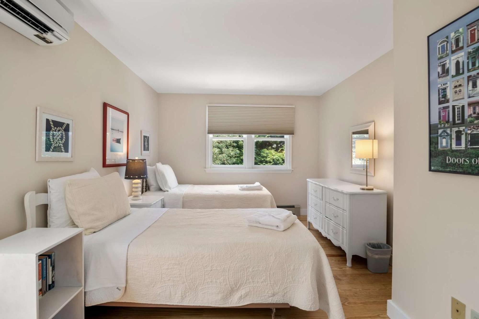 Great Location Outdoor Space Dog Friendly * Chatham