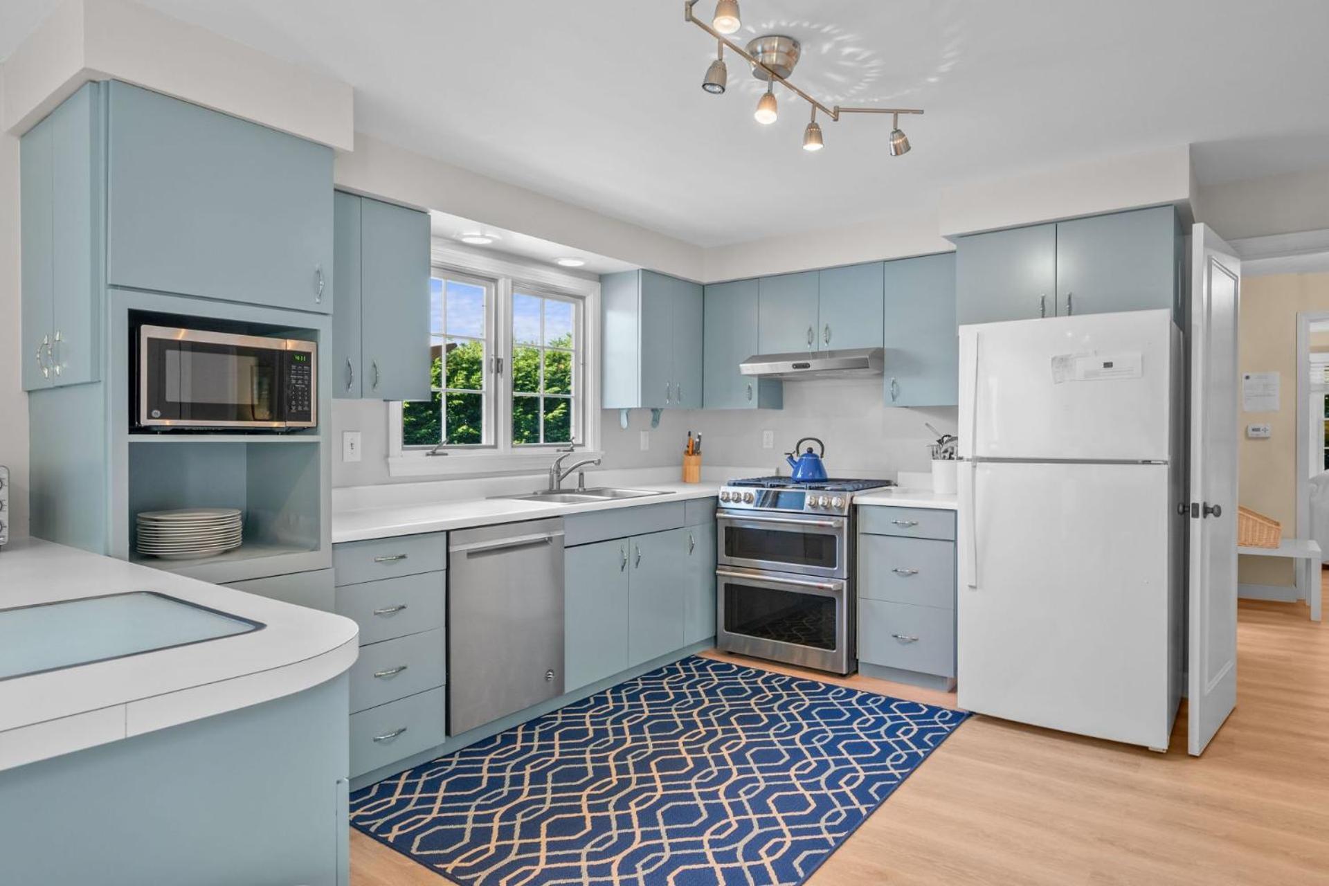 13 Monomoy Circle Cape Cod - - Breakaway *