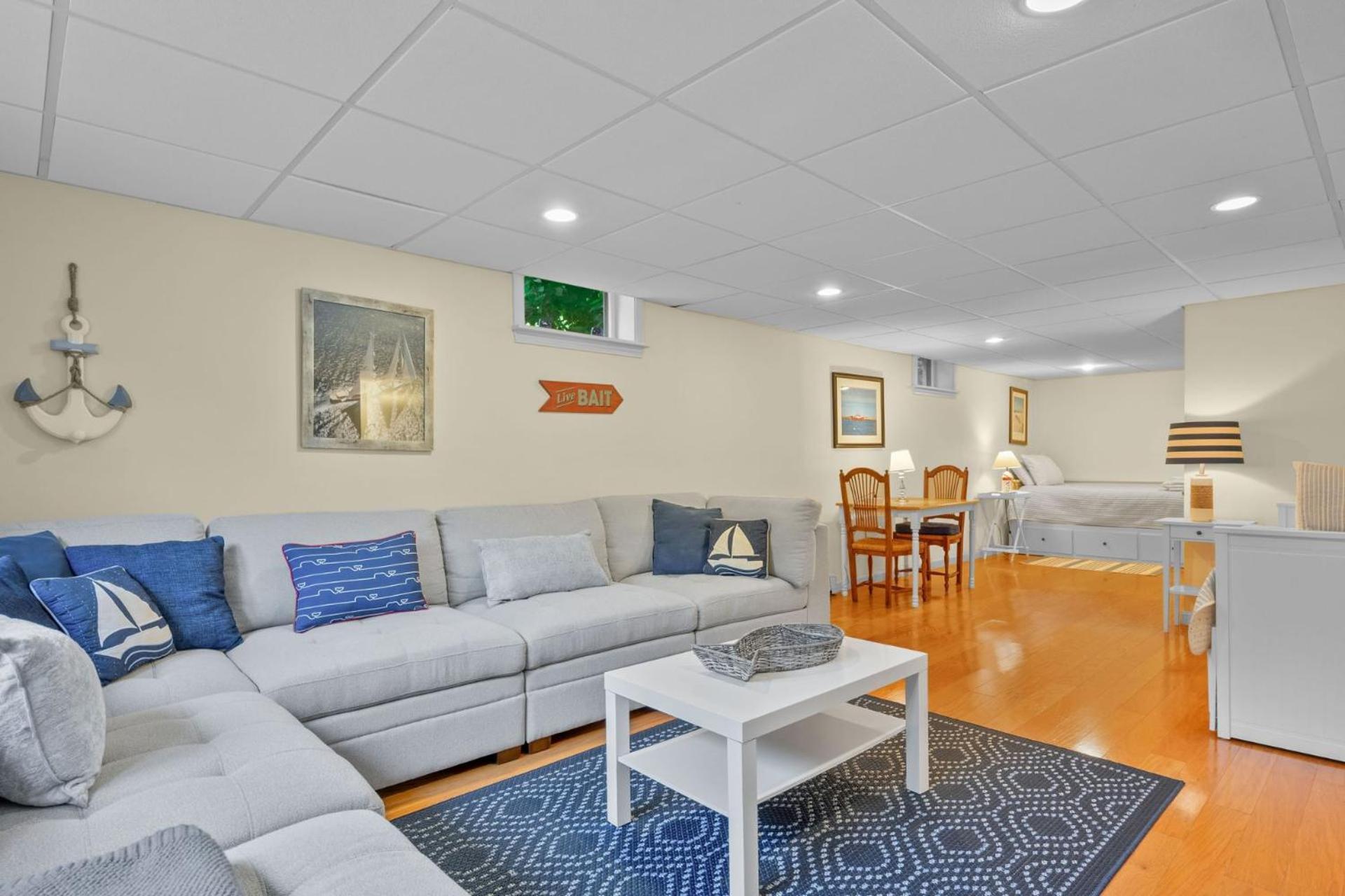 13 Monomoy Circle Cape Cod - - Breakaway *