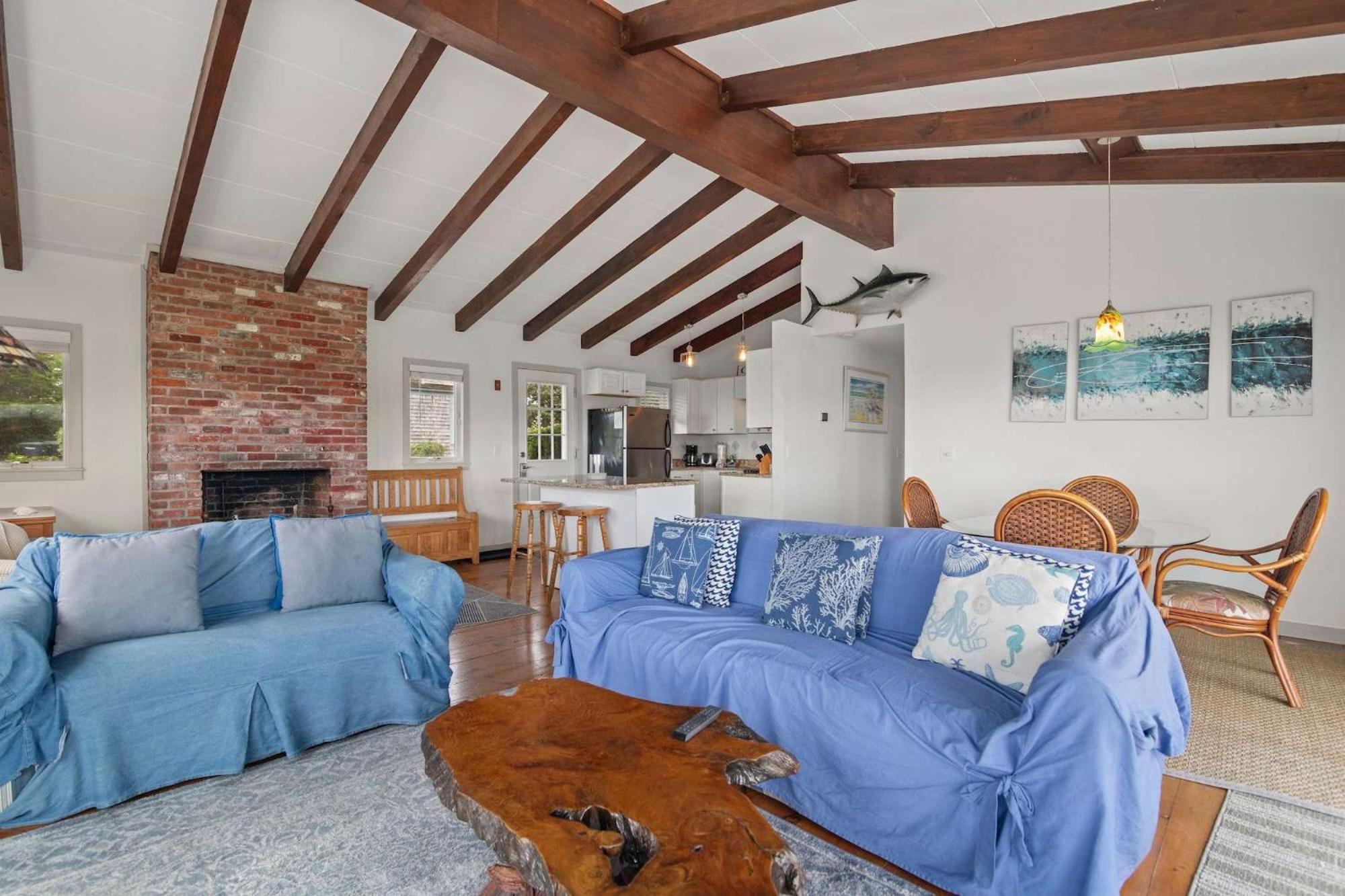 16612 - Stunning With Wraparound Deck Views Of Bucks Creek And Nantucket Sound Holiday home